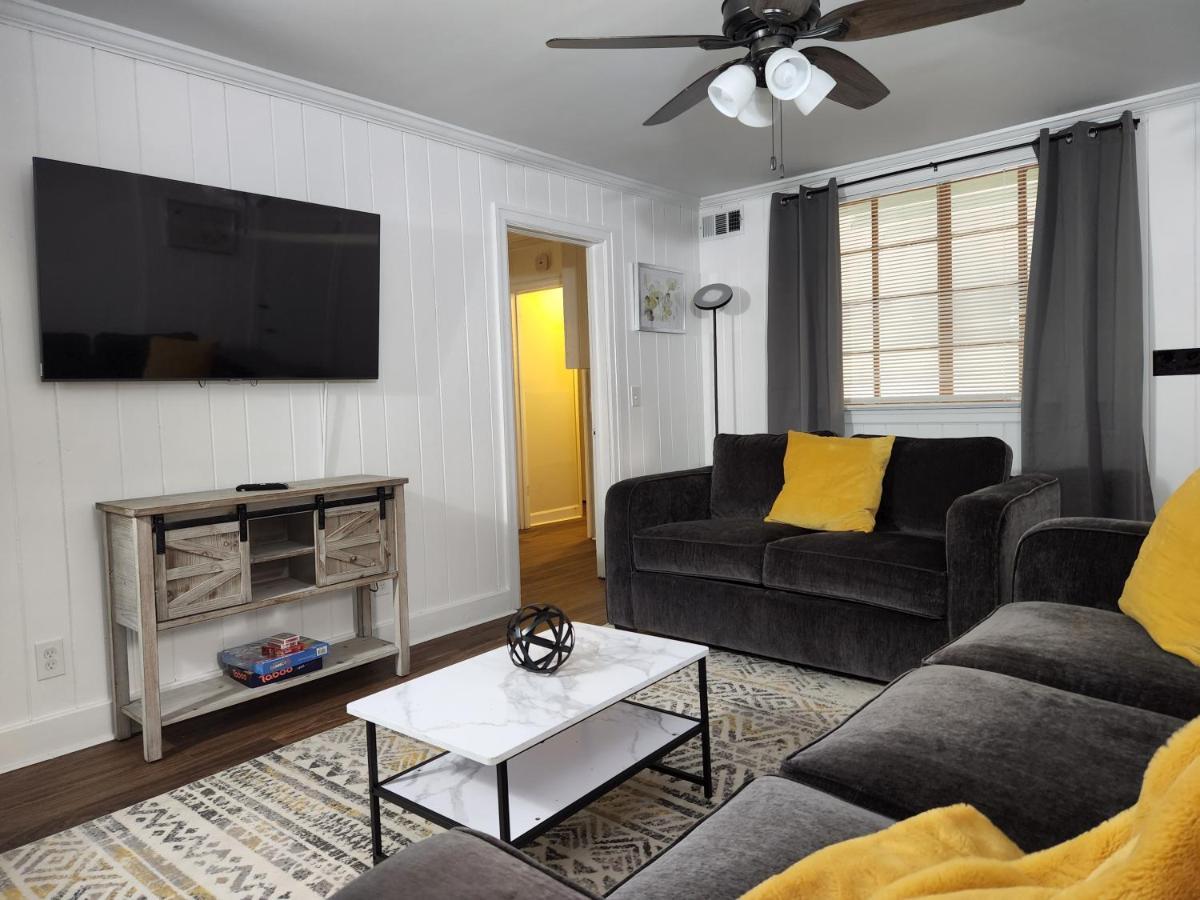 Spacious Centrally Located 3 Bed 2 Bath - Sleeps 8 Монтгомері Екстер'єр фото