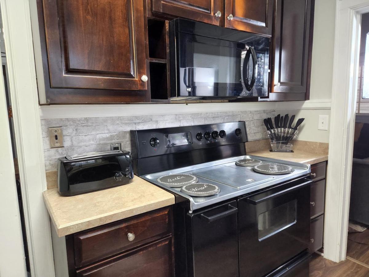 Spacious Centrally Located 3 Bed 2 Bath - Sleeps 8 Монтгомері Екстер'єр фото