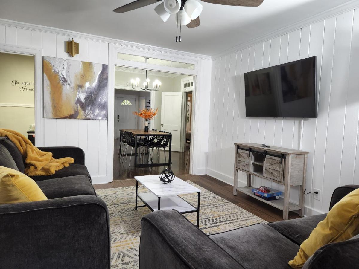 Spacious Centrally Located 3 Bed 2 Bath - Sleeps 8 Монтгомері Екстер'єр фото