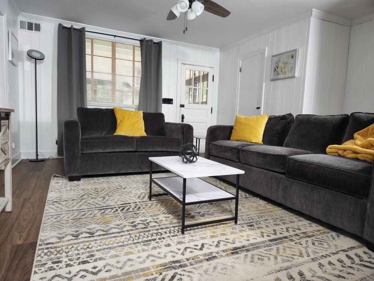 Spacious Centrally Located 3 Bed 2 Bath - Sleeps 8 Монтгомері Екстер'єр фото